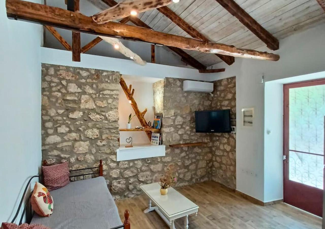 Prázdninový dům Alekos Cozy Stone 2br Karya Center *